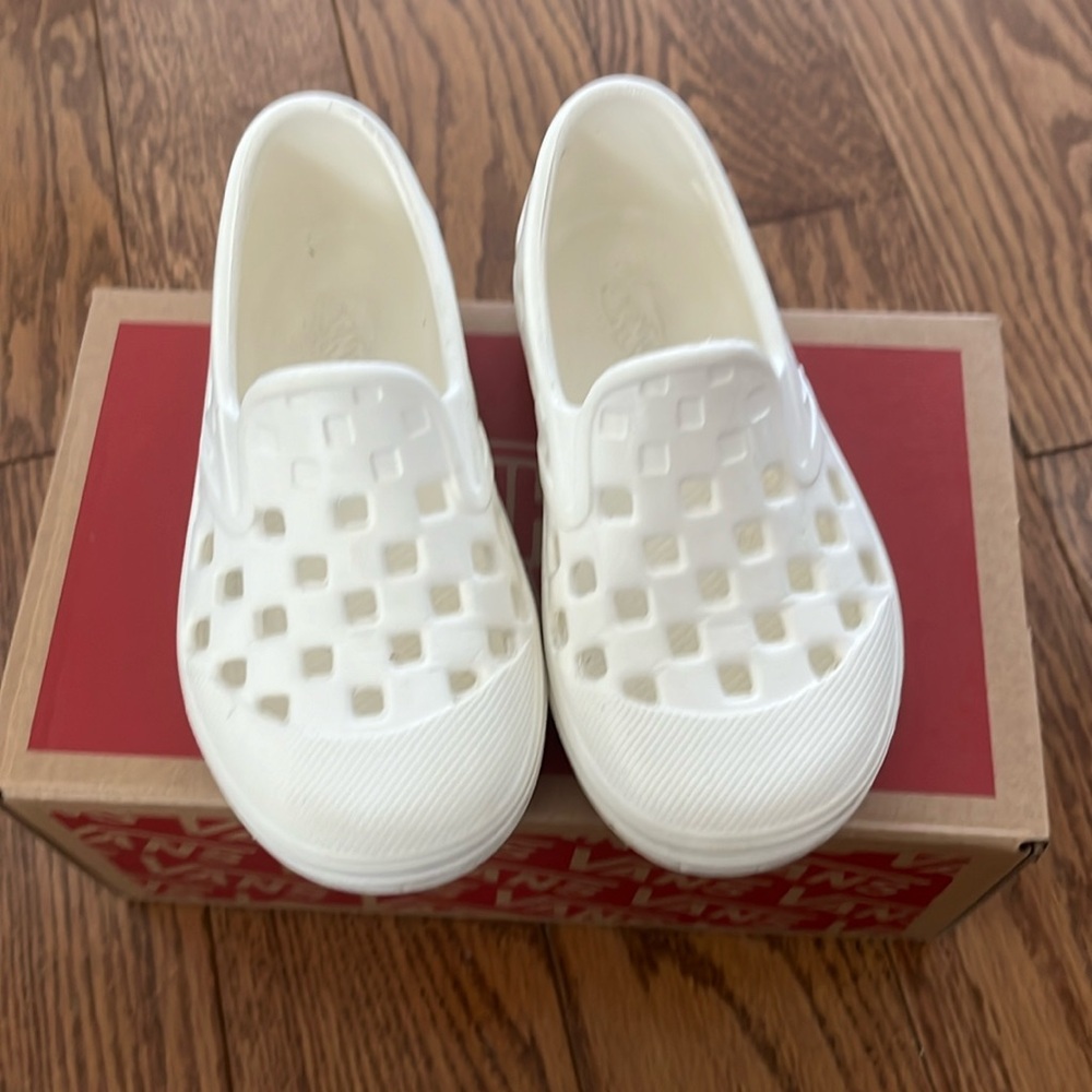 Vans size 7 toddler marshmallow slip on water shoe